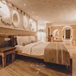 Hotel Nino Cave