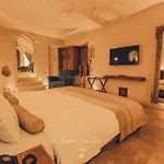 Hotel Nino Cave