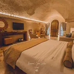 Nino Cave