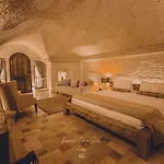 Hotel Nino Cave 3*