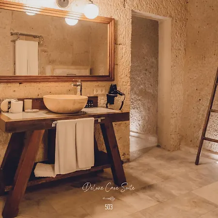 Nino Cave Hotell