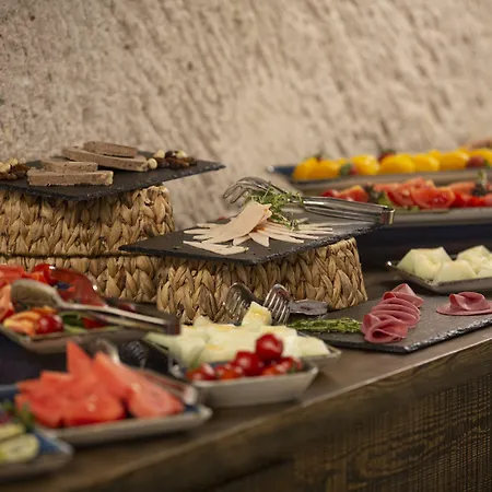 מלון Nino Cave אורגופ