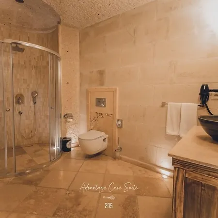 מלון Nino Cave אורגופ